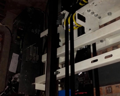 龍門(mén)架式鋼帶別墅梯安裝現(xiàn)場(chǎng)